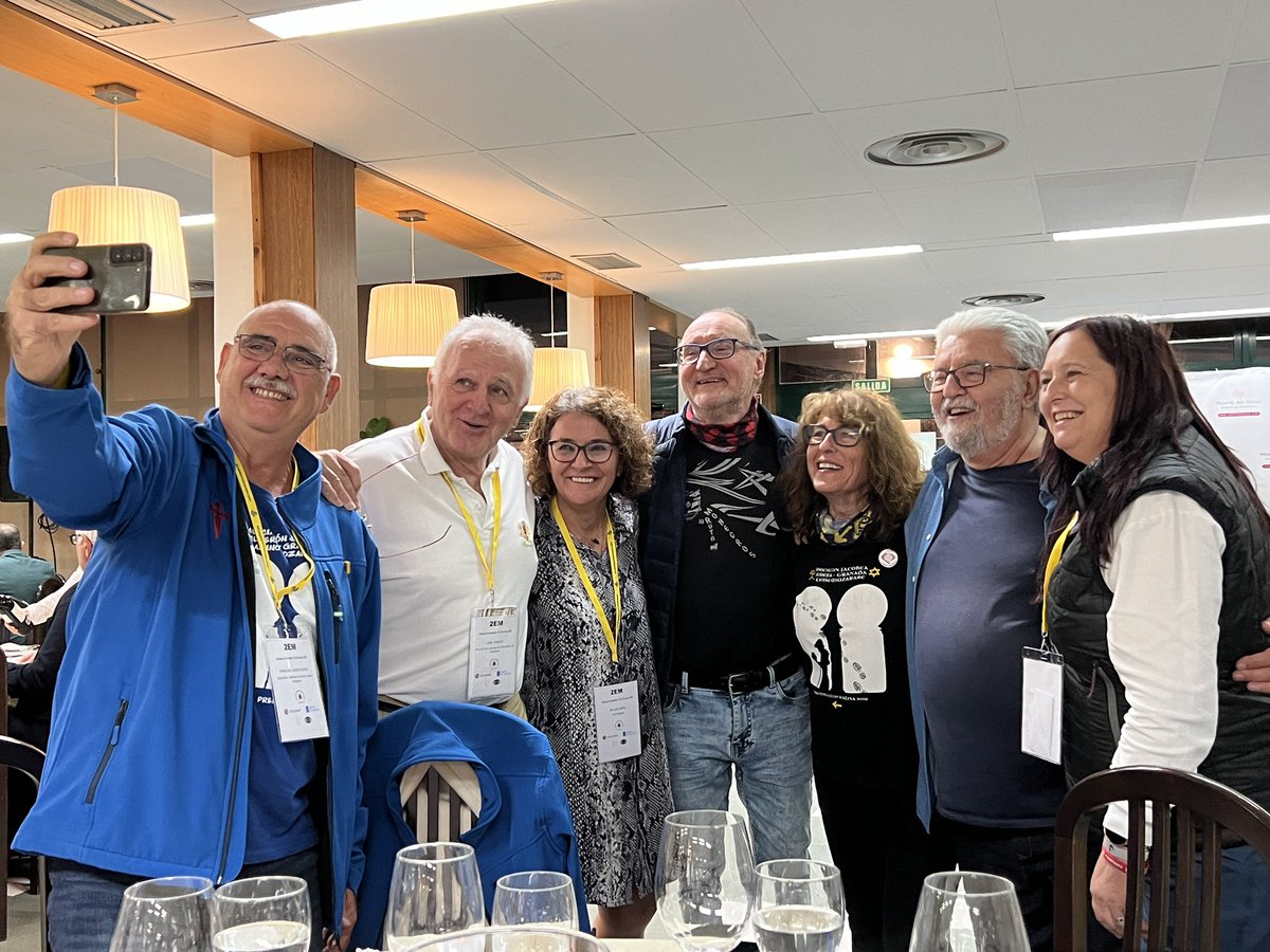 Concluye el II Congreso Mundial de Asociaciones de Amigos del #CaminodeSantiago con la entrega de los Premios Pentafinium 💫y una cena de despedida peregrina🍷

#IIEM #EncuentroMundial #asociacionesjacobeas #galicia #caminodesantiago #peregrinos