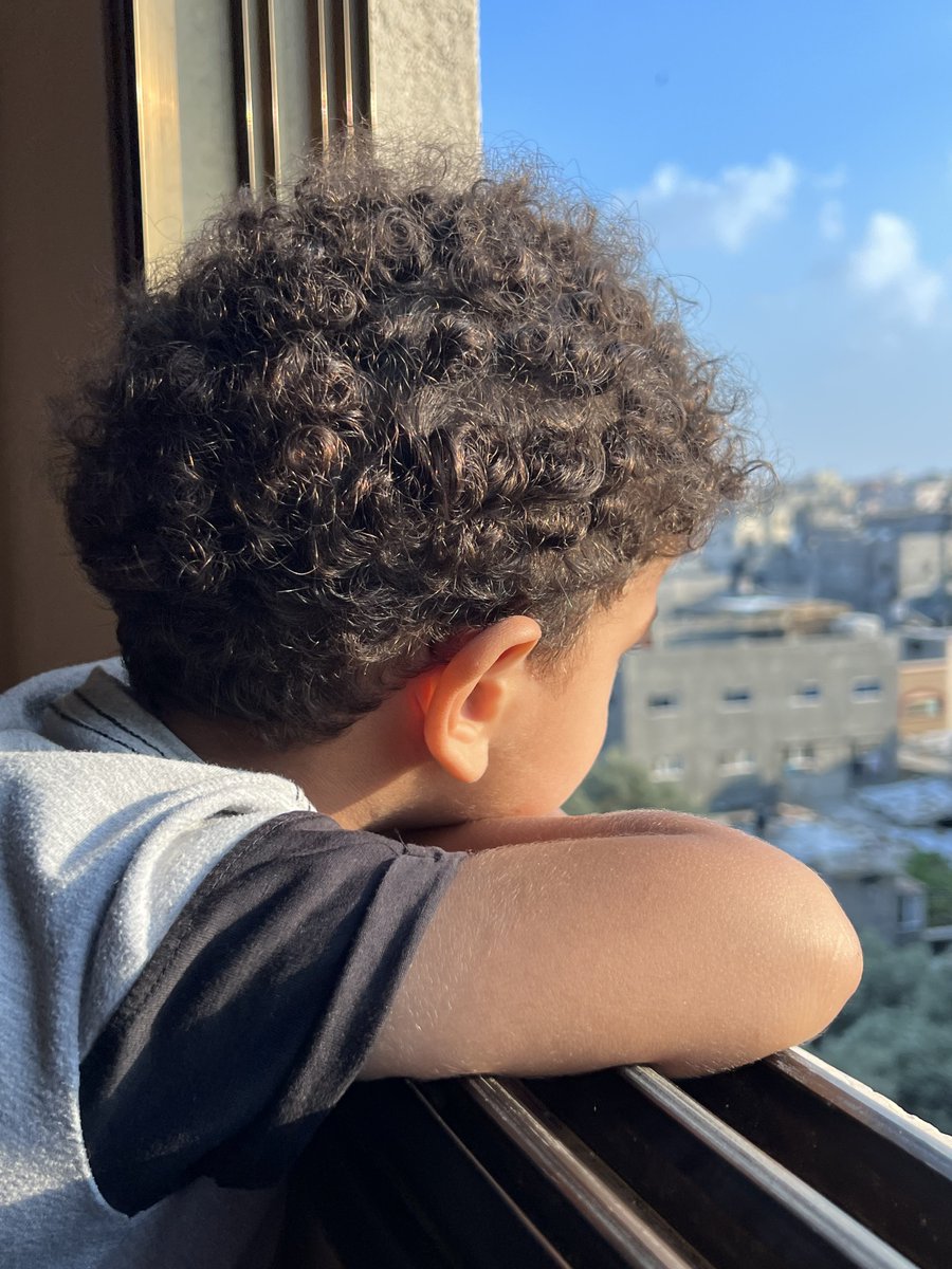 MuhammadSmiry's tweet photo. This place, we were at days ago, has been bombed several times, first time we were inside the building. #Kinan #Gaza https://t.co/YRsNxo6G8d