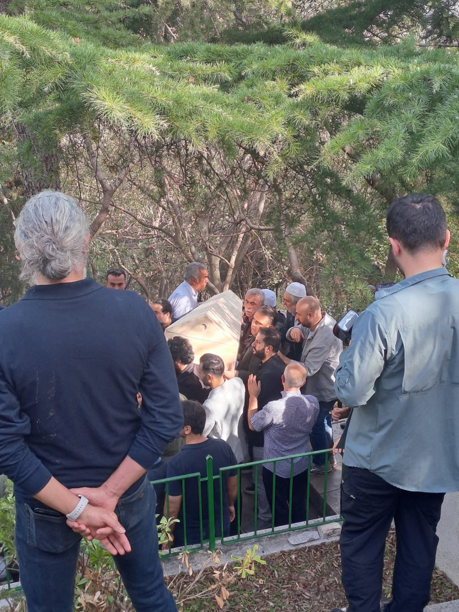 SeriyyeVakfi's tweet photo. #mehmetkısakürek Büyük Doğu’nun “Mehmet”i… 

Eve dönsek de, dönmesek de, dava abad oldukça sevinecek olmamızın remzi… 

Dava tekerleğinin tümsekte kalmayacağının ilhamını Mütefekkir’e veren evlat, davanın evladı, milletin evladı… 

Mehmet Kısakürek Ağabey!

Kabrin nur dolsun! https://t.co/KWc1yHlGDo