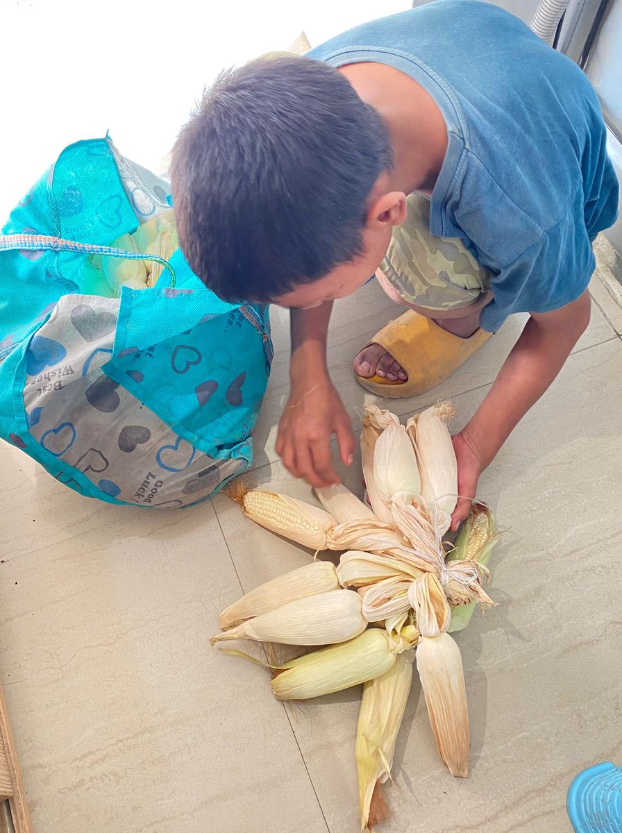 samkhongsai_'s tweet photo. Nothing is wrong in lending a helping hand to neighbours but something is seriously wrong when you prioritise outsiders over your family. Even the outsiders you help won’t appreciate you for ignoring your family.
#InvisibleAtHome
#SelectiveAssistance
#MeiteiAtrocities 
#Kuki_Zo https://t.co/CAYSnzR2Lp