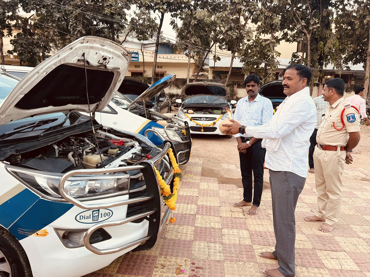 PsShankarpally's tweet photo. Today we have performed Aayudha Pooja and Vaahana Pooja with our with Staff #HapppyDassera #AayudhaPooja #ShankarpallyPS https://t.co/WSN8xRUgdI