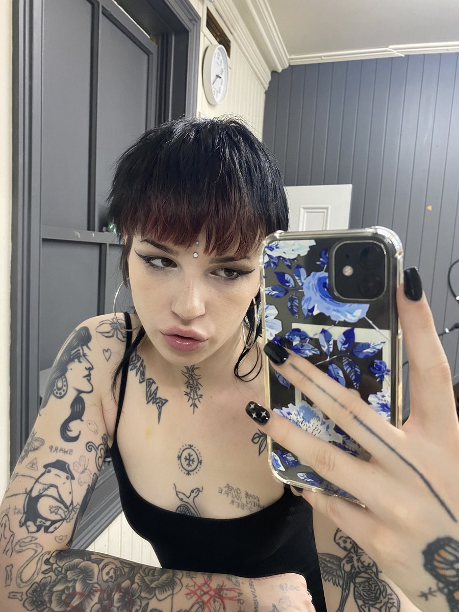 nightmarehottie's tweet photo. I’m at work x https://t.co/csRKTNgxr0