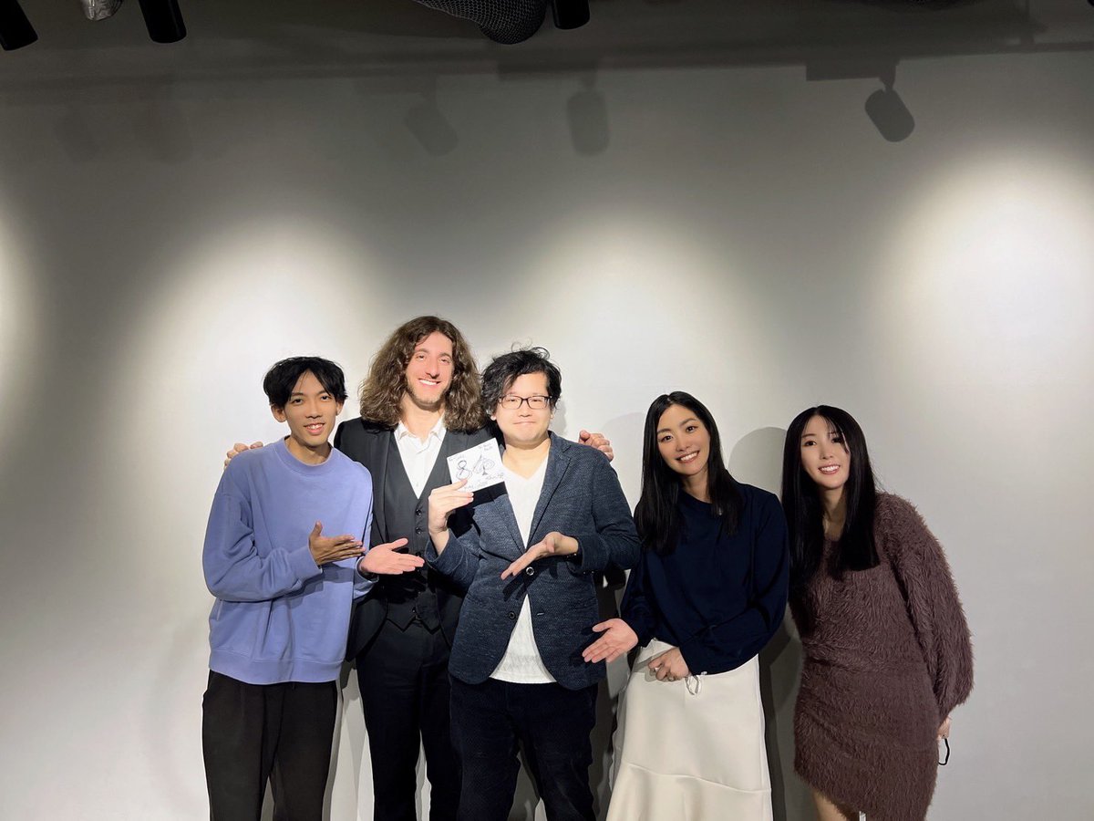 sakomoko's tweet image. 漆原くん、武田綾乃さん、斜線堂コーギー君と共に、#シェーン・コバルト来日イベント 観てきました！　たいへん素晴らしいマジックショーで、めちゃくちゃ不思議で大興奮でした……！　本当にこんな機会はもうないだろうなという凄さと感動……😭