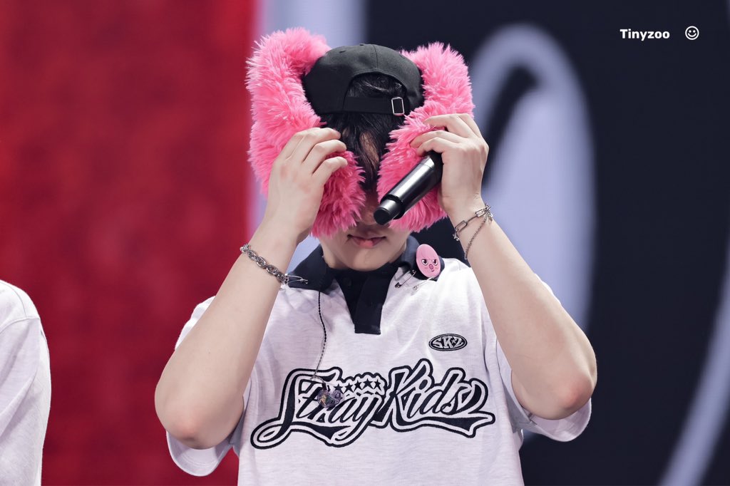 thankfulforbinn's tweet photo. where’s binnie?                                                   oh there he is https://t.co/fFRkYpvyzc