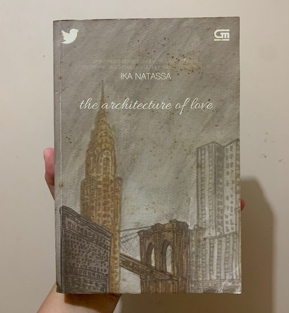 liamarta's tweet photo. Ngikutin kisah River dan Raia dari jaman #TheArchitectureofLove masih versi #PollStory di Twitter, lalu beli novelnya, dan sekarang gak sabar nunggu versi filmnya 🤩
Semoga bisa diundang ke gala premierenya #TAOL biar bisa bertemu Kak @ikanatassa 😍❤️
@bukugpu @Starvisionplus https://t.co/zCdtxsj6pI