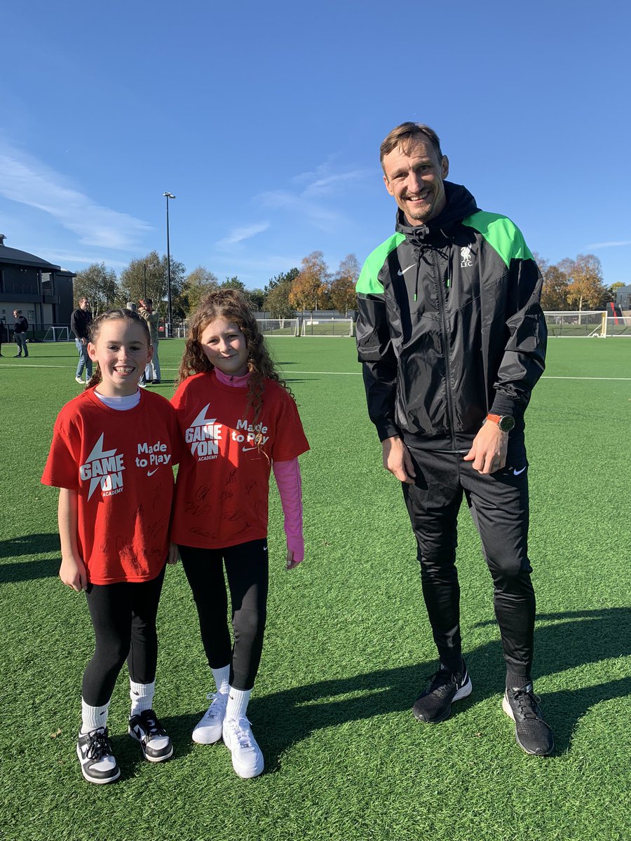 👋 @LFC legend Sami Hyypia is helping us out with our GAME ON sessions this afternoon 🤩 @Nike #MadeToPlay