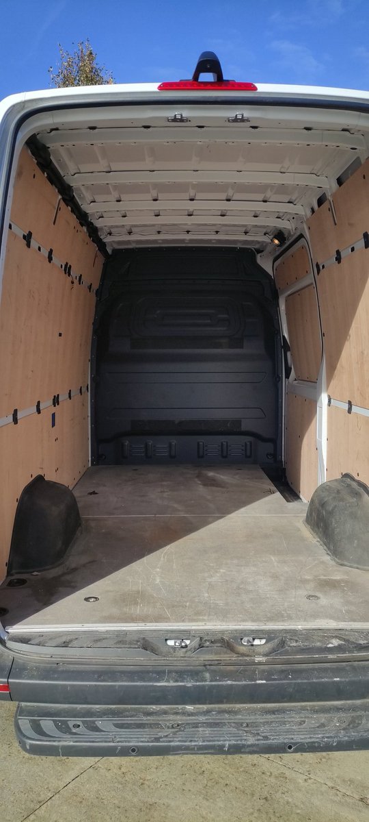 Voilà, les 0.8T de matériel ont été déchargés et rangés : pas besoin d'aller à la salle de sport 😁 ! Il paraît que l'on s'améliore à chaque itération dans #Tétris, faut croire que c'est vrai : les opérations chargement/déchargement sont + rapides/efficaces... 3.2T en 48h.