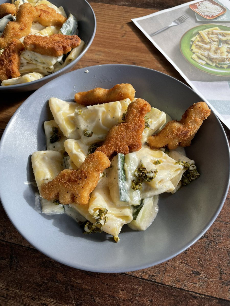 LorConan's tweet photo. Also die Dinos  haben das Gericht richtig gerettet.

Ohne wäre es nur ne 2,5/5 geworden, da ich finde, dass die Zucchini einfach gar nicht reinpasst.

#LorKocht #kochen #GerVtuber #HelloTest https://t.co/2eBn7oGkRu