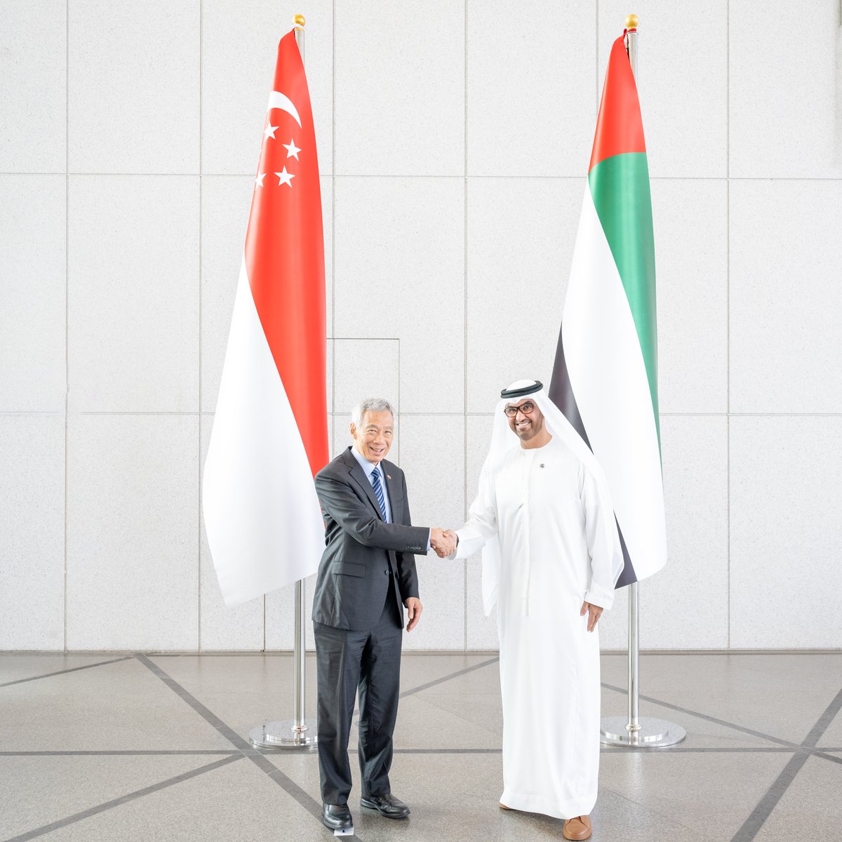 COP28_UAE's tweet photo. Today in Abu Dhabi, #DrSultanAlJaber, COP28 President, met with @Leehsienloong, Prime Minister of Singapore.

The discussion focused on accelerating collective climate action and 🇸🇬’s continued support for COP28's action agenda across food, health and nature. https://t.co/W70In3GsUr