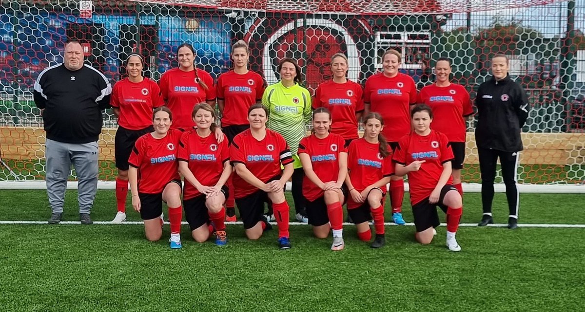 clare_lawless's tweet image. Sunday = football @NethertonUtdFC @NUFCWomenGirls  come on ladies, let's have some fun. 🖤❤️⚽️