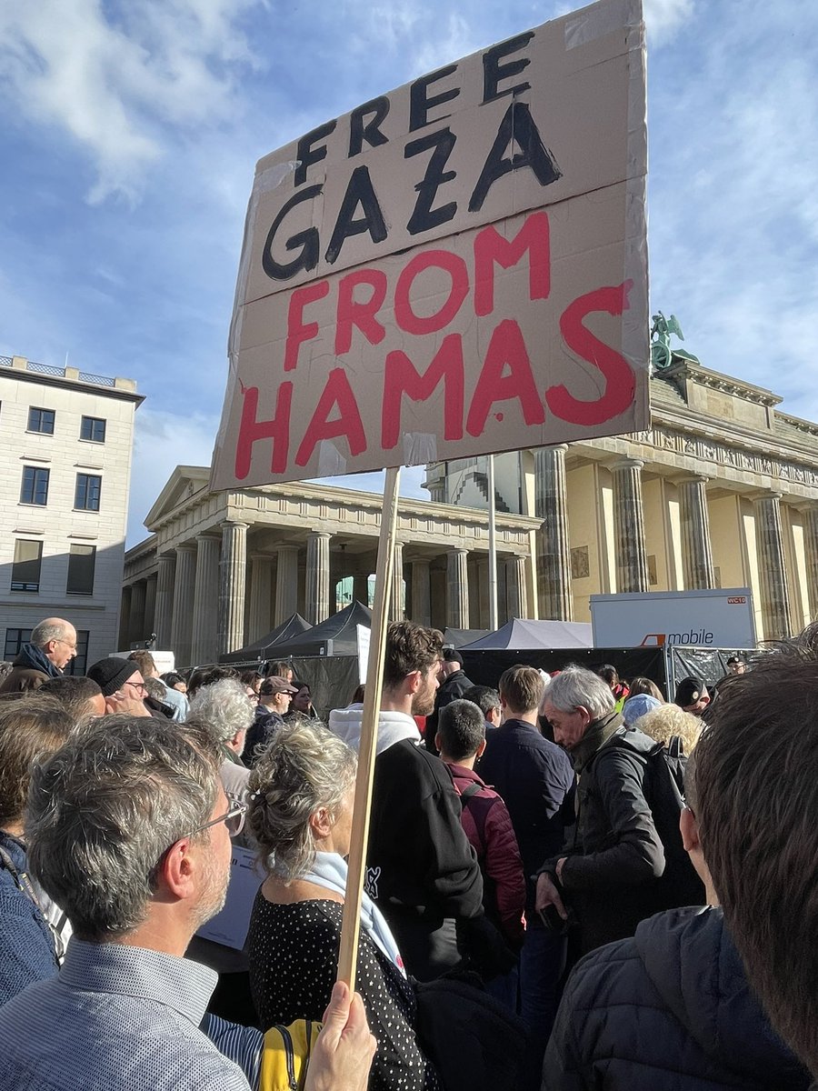 CBreidert's tweet photo. Germany stands united in the fight of terrorisms support #israel fight #hamas #BrandenburgerTor https://t.co/u3kAACjHN6