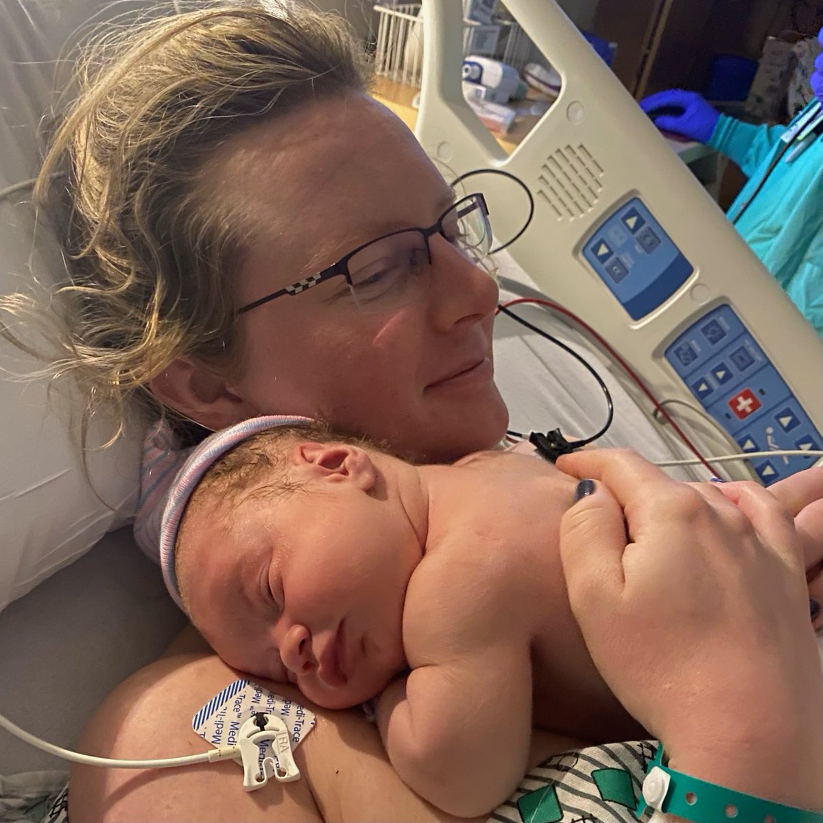 decafvanillalat's tweet photo. Barnaby William Stype joined the world last night. Weighing in at 9 lbs 13 oz and 20 inches long, his knit birth cap didn’t fit and the boy has guns. 

Mom, baby and dad are overjoyed but exhausted from the 40+ hour birth journey. But all of us are Marvel-ing at this little Hulk. https://t.co/cEK8pONIvB