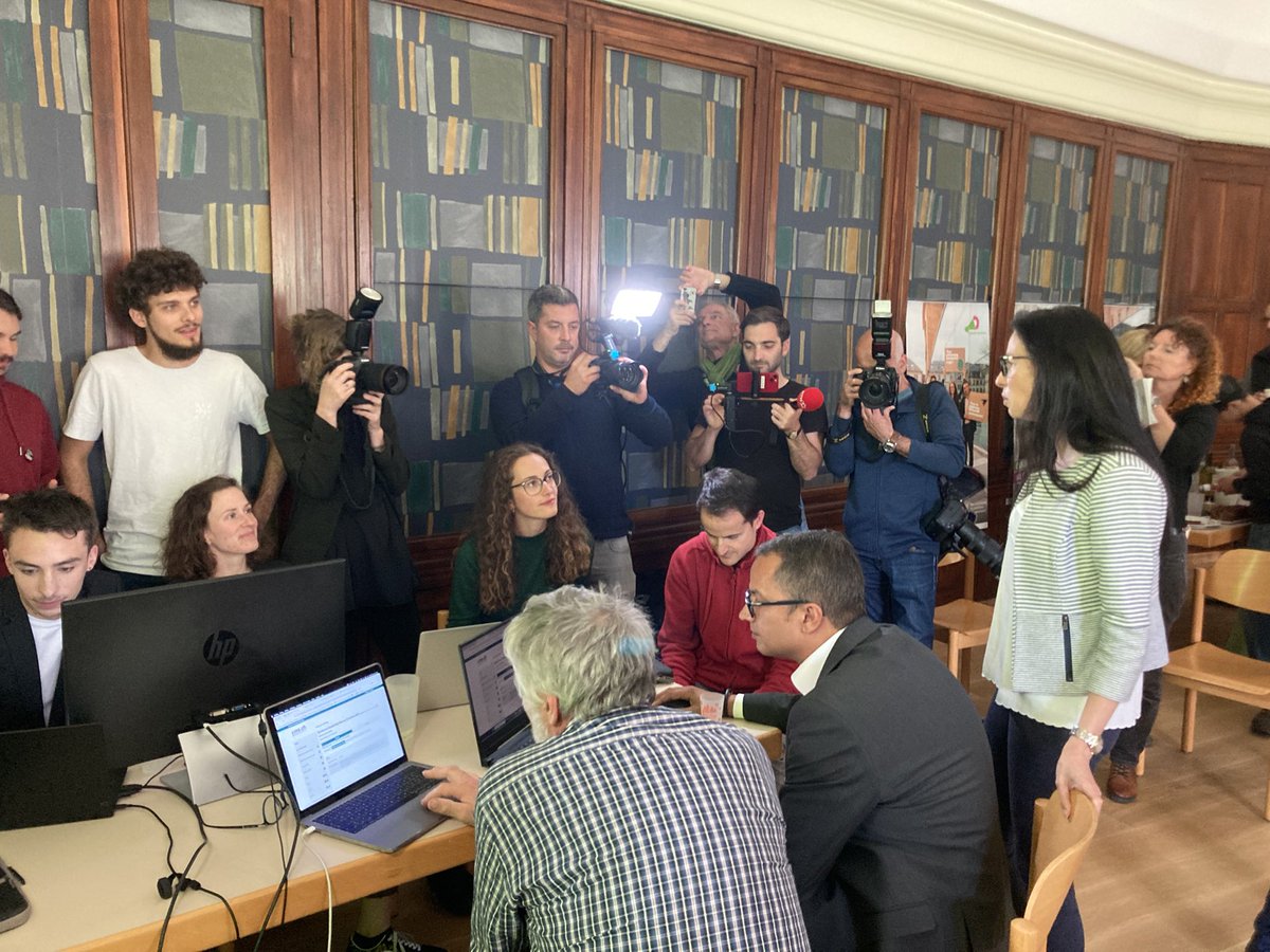 Au Stamm des <a href="/VertsNE/">Les Verts NE</a>, la fébrilité. <a href="/VaraCeline/">Céline Vara</a> attend les résultats de la ville de Neuchâtel pour savoir si elle conservera ou non son siège aux États. <a href="/RTSinfo/">RTS Info (compte archivé)</a> #EF23