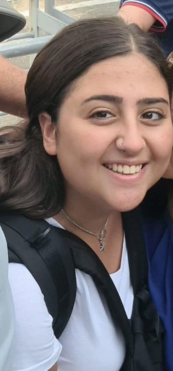 Die letzten Worte, die sie per SMS an ihre Mutter richtete, lauteten: "Mama, ich habe dich so lieb".

Roni Eshel (19) wird seit zwei Wochen im Gazastreifen von Hamas-Terroristen als Geisel gehalten.

Helfen Sie uns, sie nach Hause zu bringen. Teilen Sie Ronis Geschichte!