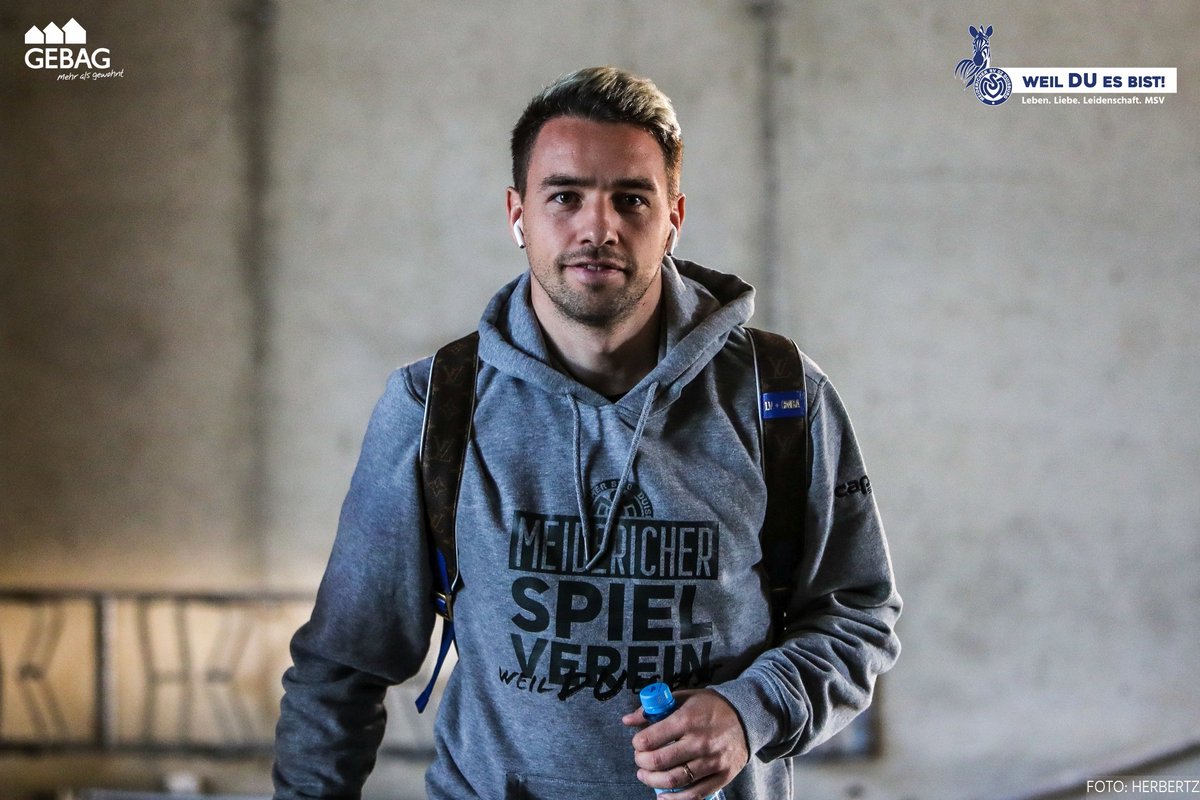 MSVDuisburg's tweet photo. Das Beste am gestrigen Spiel gegen Bielefeld: Thomas #Pledl gab sein Comeback! Jetzt heißt es voller Fokus aufs Derby gegen Essen! 🔜
Die Impressionen von gestern, gibt's in der #GEBAG-Fotogalerie!
📷👉🏼https://t.co/gXaVPmnxTC #MSVDSC #WeilDUesBist https://t.co/VC0Iezqv0E