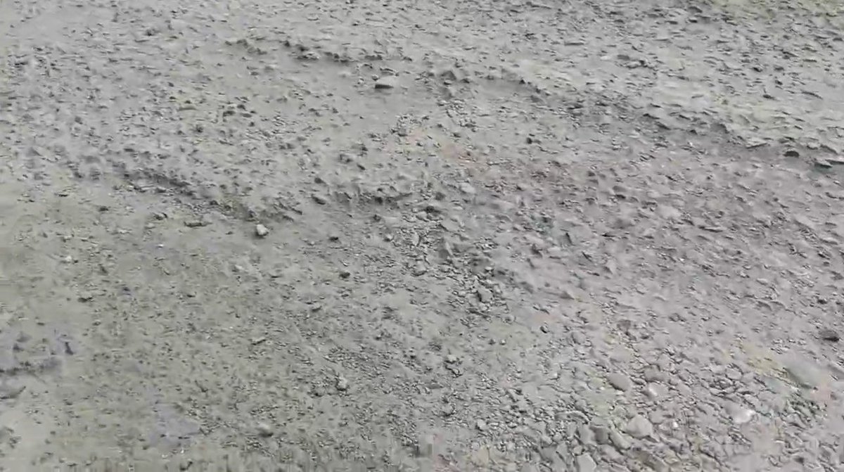 QueenofThane's tweet photo. You all pay Tolls and Taxes to get such road condition this is Ghodbunder Road condition.
@MMRDAOfficial @CMOMaharashtra can we get this road at least  better than what it is now? #thane #mumbai https://t.co/jQ9oMG0m7n