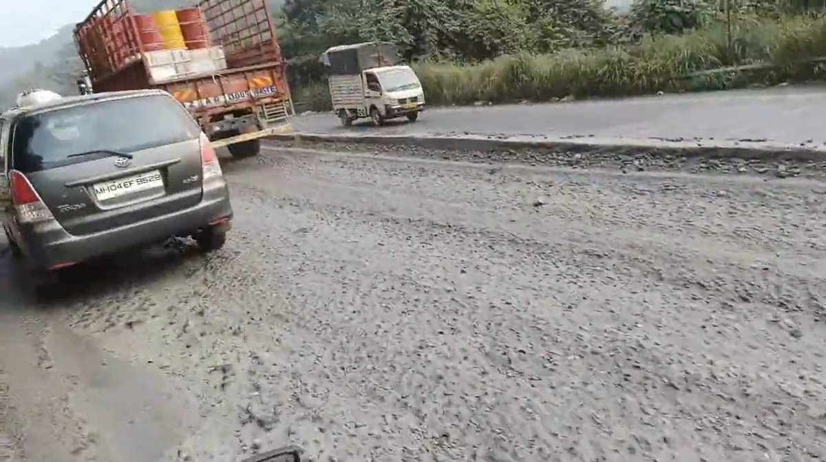 QueenofThane's tweet photo. You all pay Tolls and Taxes to get such road condition this is Ghodbunder Road condition.
@MMRDAOfficial @CMOMaharashtra can we get this road at least  better than what it is now? #thane #mumbai https://t.co/jQ9oMG0m7n