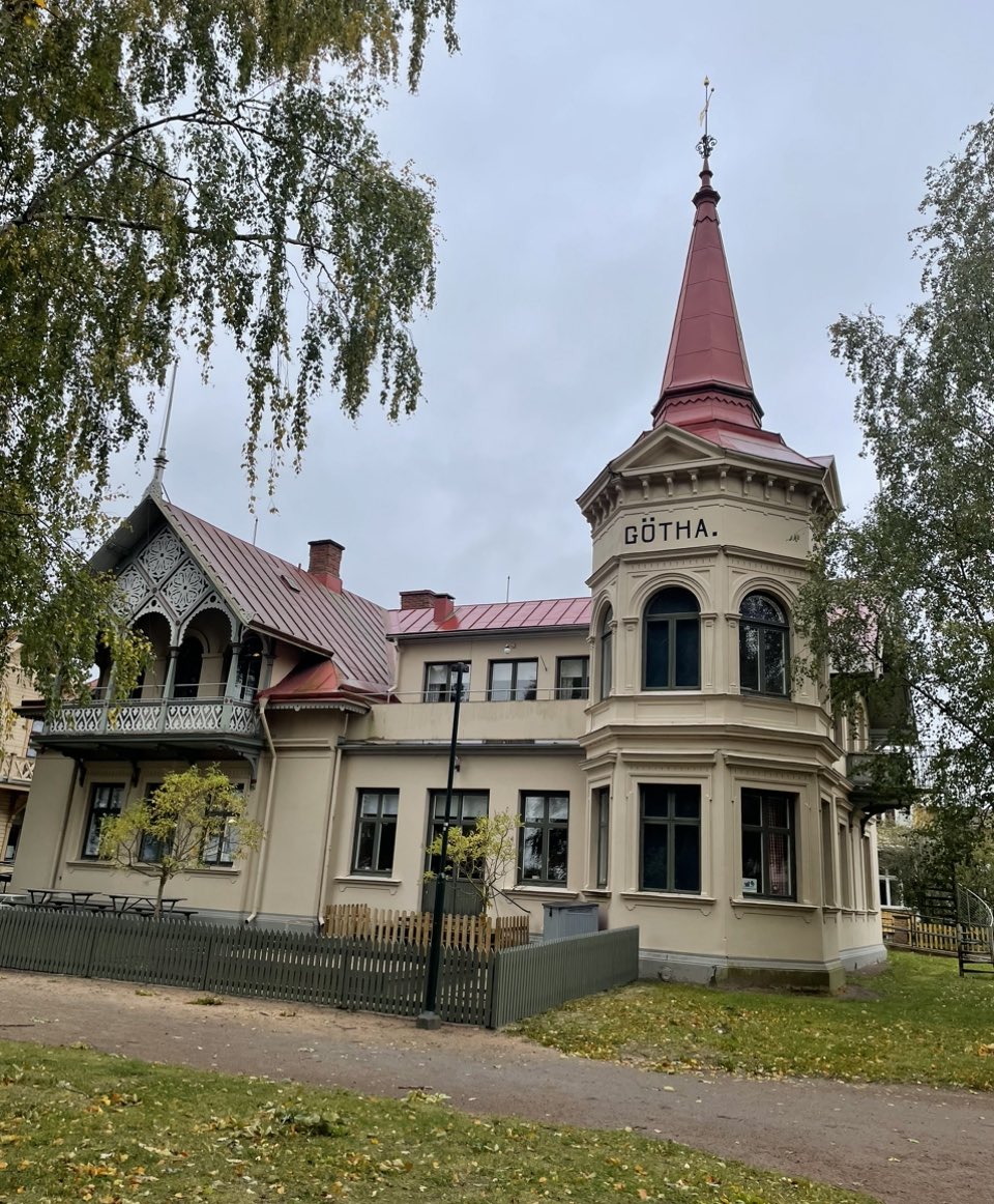 aktiechaffisen's tweet photo. Vi tillbringar helgen på Hotel Bellevue i mysiga Hjo. Riktigt trevligt👇😁Enjoy life👍 #Hjo #Fintwitt #Bellevue https://t.co/rRelcdUZwc