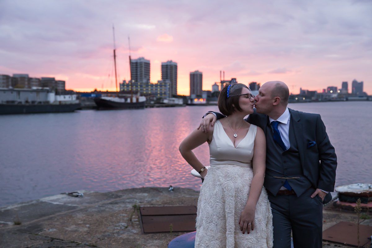 hannahlarkin's tweet image. A beautiful #sunset was the perfect backdrop for this riverboat wedding
❤️
Happy anniversary Sile &amp;amp; Andrew x
❤️
Venue @terezajoanne 
❤️
#londonwedding #pinkskies