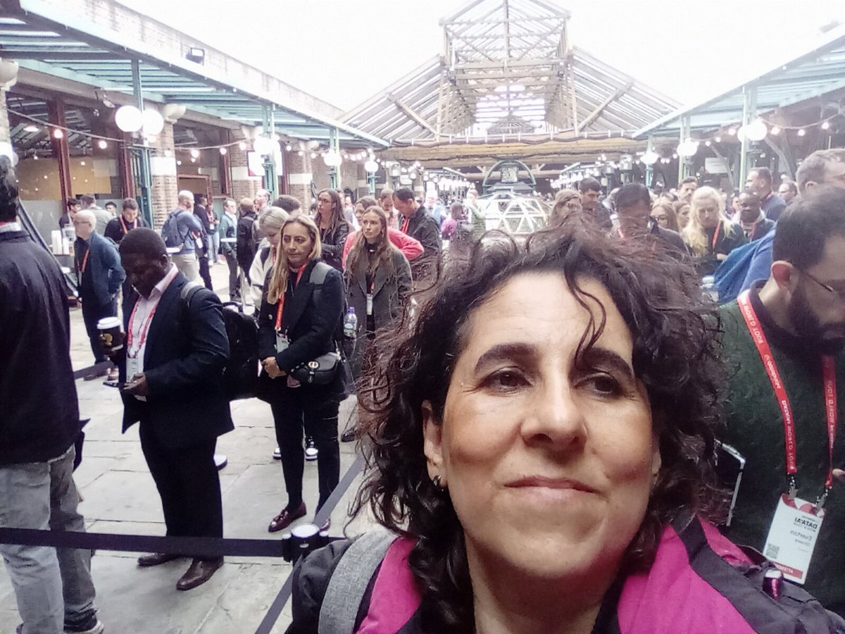 NoushinKananian's tweet image. databricks Data + AI World Tour at Tobacco Dock in London.
#DataAIWorldTour