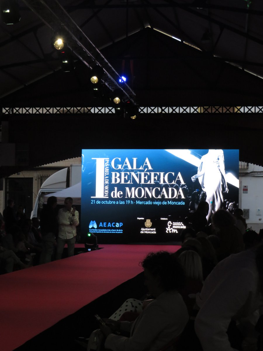 Andreina_Pietri's tweet photo. 1era edición de la Gala Benéfica de Moncada, un desfile de moda en apoyo al cáncer de pulmón y al comercio local.
@AytoMoncada @MoncadaAlDia
#Moncada #GalaBenéficadeMoncada #AEACaP #Periodismo #UCHCEU https://t.co/reIxZHq382