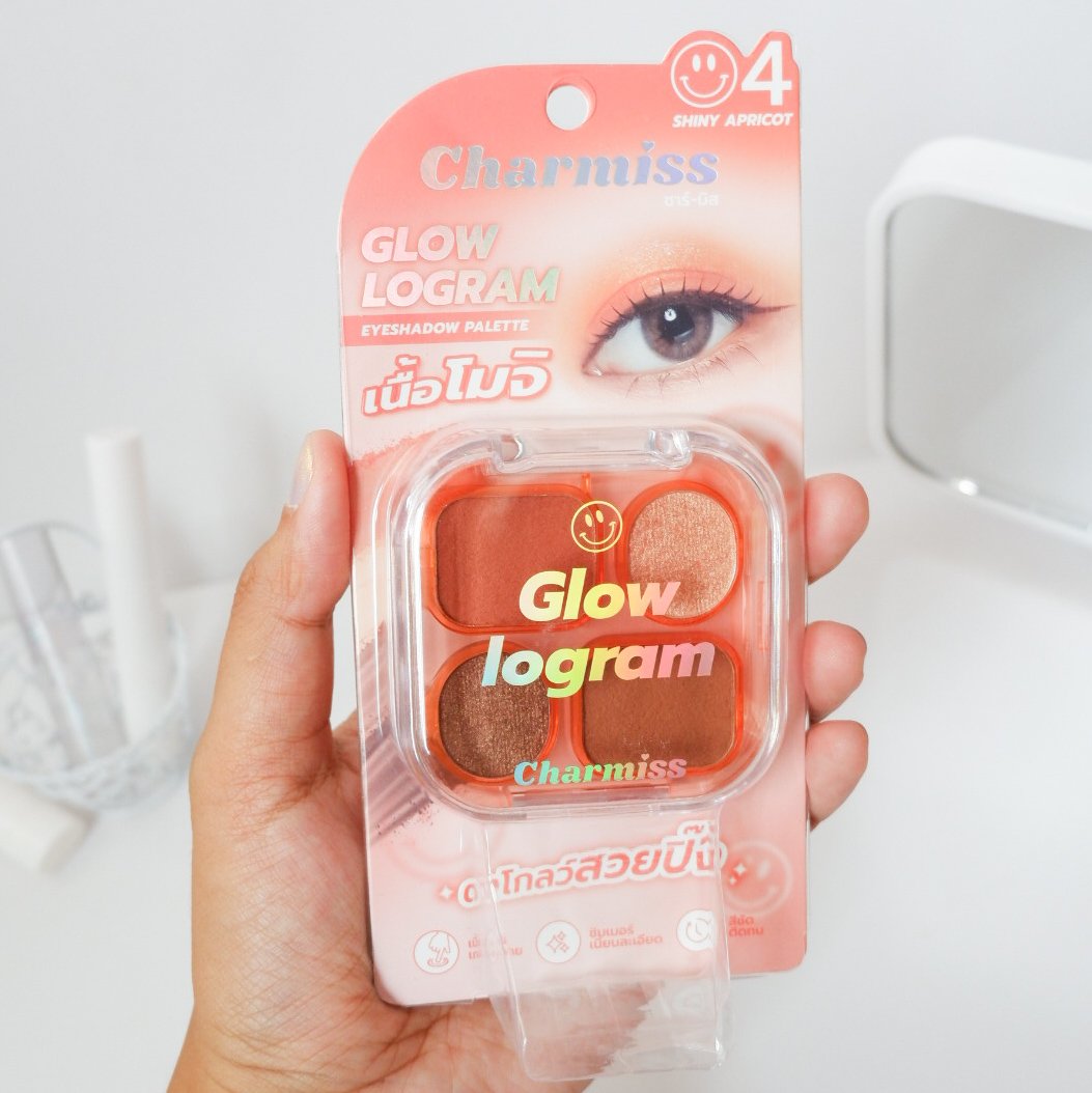 Megradiant1's tweet photo. ลุคแต่งหน้าวันนี้ มุกใช้พาเลทนี้อย่างเดียวเลย Charmiss glow logram No.04 Shiny Apricot พาเลทอายแชโดว์���นื้อโมจิโทนส้มสดใส เนื้อนุ่มน��่ม ไร้ฝุ่น ไม่มี Fall out สีชัด เกลี่ยง่าย ในพาเลท มีมาให้ทั้งหมดสี่สี ทั้งเนื้อแมทท์ เนื้อชิมเมอร์นวลละเอียด สีสวยวิ้งค์สุดๆ 
📍 7-Eleven https://t.co/H2eh1VNeX2