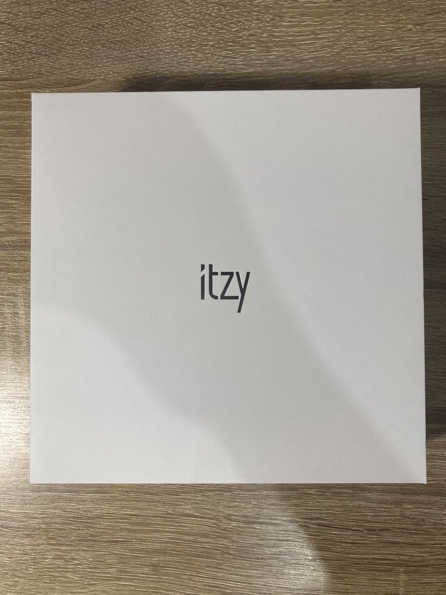 findtosomething's tweet photo. 🌟wts itzy ปล่อยต่อแท่งไฟค่ะ 🥺
🥕 สภาพดีเลยคับ แกะออกมาดูประมาณ 4 รอบค่ะ เก็บไว้อย่างดีเลยย พร้อมส่งให้ประมาณต้นเดือนหน้านะคะ ขอคนสะดวกรอค่ะ
🥦 price 600฿ including shipping
🧁 proof
 
#pasaritzy #ตลาดนัดitzy #ตลาดนัดอิทจี 있지 양도 https://t.co/wrIOPzLDLU