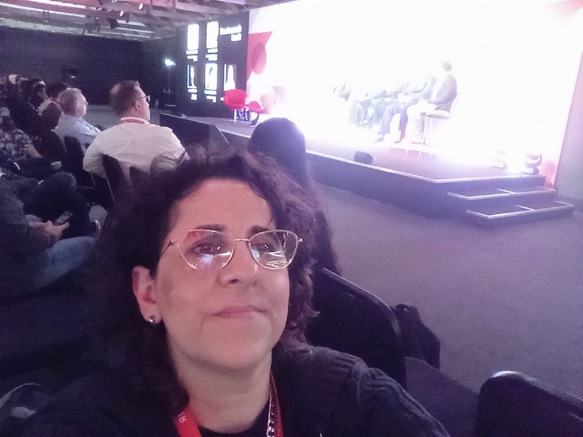 NoushinKananian's tweet image. databricks Data + AI World Tour at Tobacco Dock in London.
#DataAIWorldTour