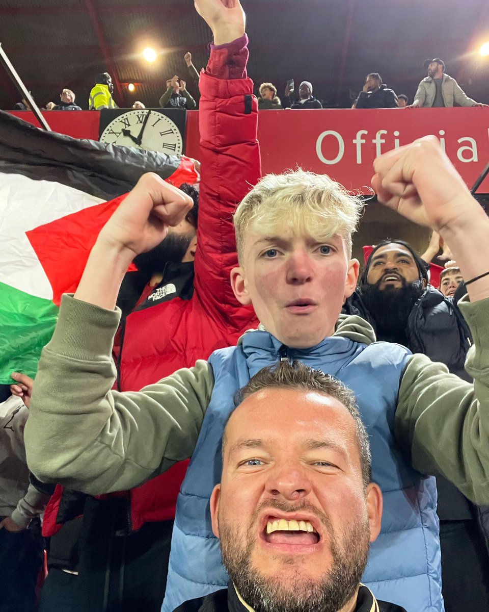 omski99's tweet photo. Crackin Away day with me boy 🇾🇪 #mufc #keepingthefaith https://t.co/bPhvZkDNrW