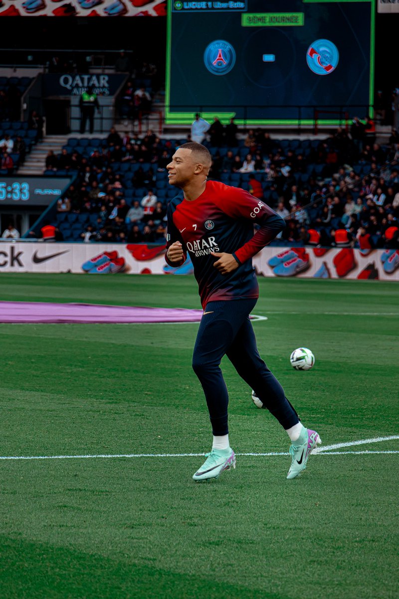 Kylian Mbappé 🇫🇷❤️💙
#PSGRCSA 

📸 : @kenny_sika