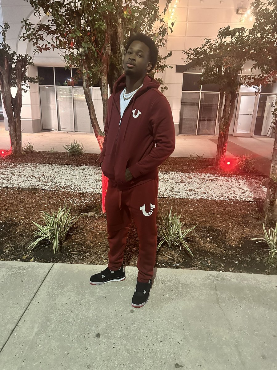 SmooveScale96's tweet photo. Handsome 🥷 stay tru of course they gone be j and envy you😎😈 https://t.co/TsihpQvPqq