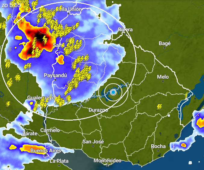 AficionadoMeteo's tweet photo. #RadarDeTormenta. Abarca desde Mercedes hasta Artigas: Repitiéndo, esta tormenta contiene relámpagos frecuentes, lluvias intensas, granizo y/o vientos dañinos y tiene un mayor potencial para producir condiciones climáticas severas y debe ser considerado peligroso. #Aviso - https://t.co/sZSv9xisZI