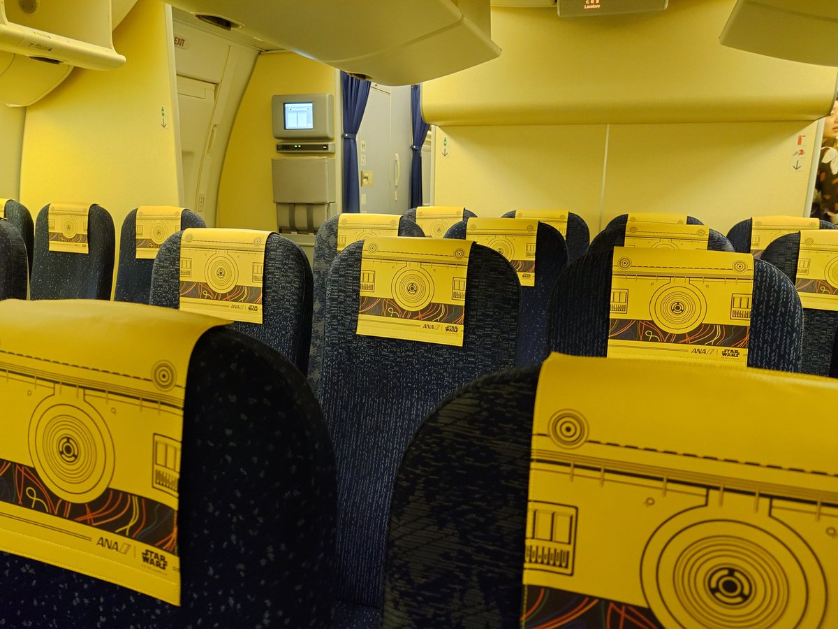 Yoshisan1017's tweet photo. たくあんに搭乗💡
完全満席🈵
#B722
#スターウォーズ https://t.co/9i36IXWJF1