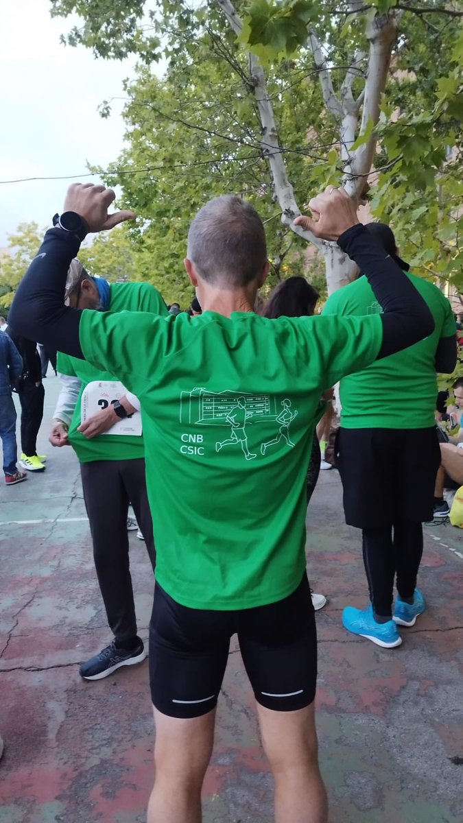 CNB_CSIC's tweet photo. Preparados, listos, a correr! 
El grupo del CNB se prepara para la #CarreraCiencia @CSIC @CSICdivulga 
🏃🏃
Una buena manera de empezar el día con energía! 
#yocorroporlaciencia https://t.co/6tnGsbL8N2