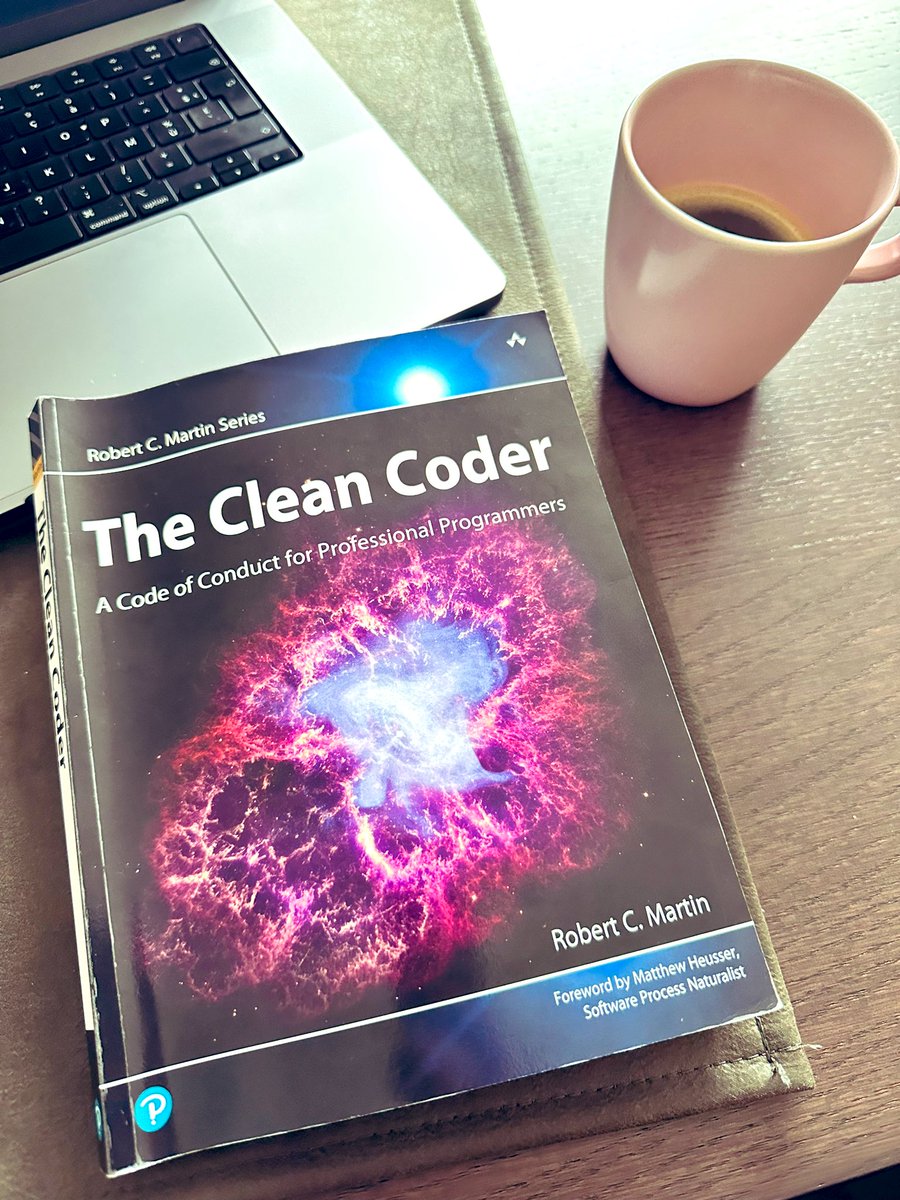 La petite lecture du dimanche ! En cours de (re)découverte de la série d’Uncle Bob📚

Moins connu que ‘Clean Code’ et pourtant tout aussi important (si pas plus ) !

Je vous en parle très bientôt dans un article sur le JetBlog de <a href="/JetDevLille/">Jetdev</a> 📝