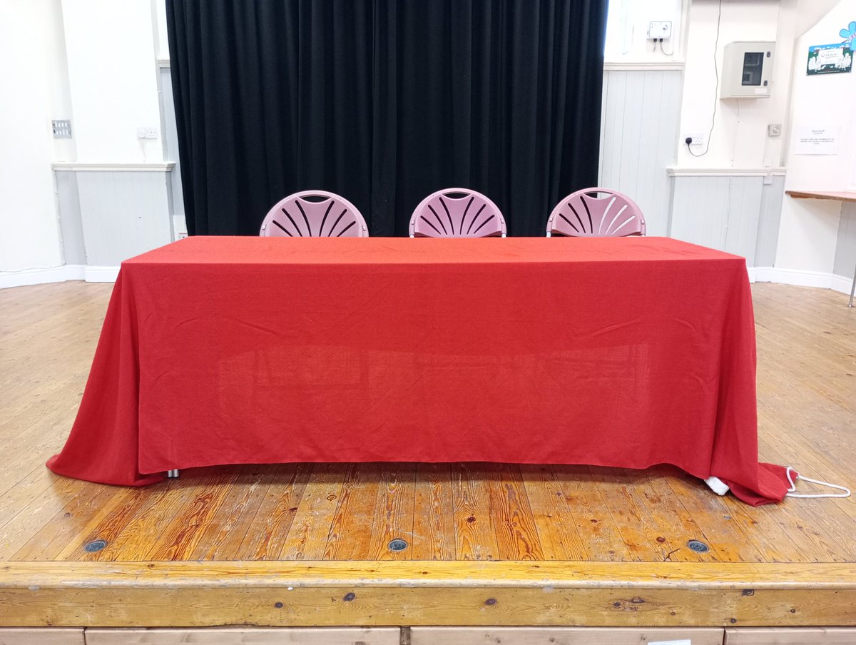 Not a tablecloth, but the ACTUAL RED FLAG that flew over Sheffield Town Hall on May Day 1983 - a notorious episode during the Socialist Republic of South Yorks years. I stood here yesterday talking about youth culture during those times - thanks @ShefTransformed for the invite!