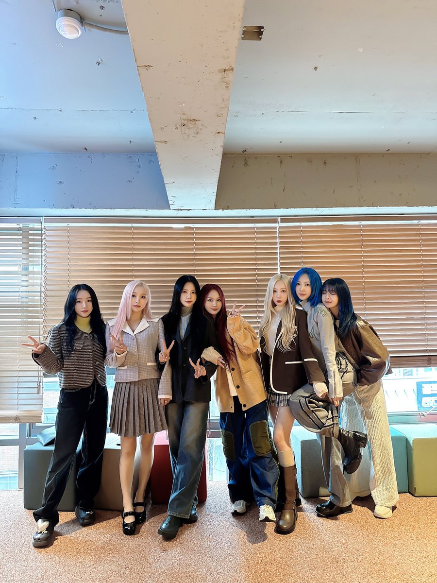 [#드림캐쳐] 참 즐거운 시간 💙 늘 힘이 되어줘서 고마워 인썸니아 재미있었다! 

#Dreamcatcher
