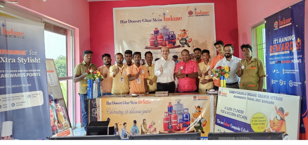 INDANE_ODISHA's tweet photo. Hats off to Team M/s Sandhyaraniji Indane Gramin Vitrak of Bargarh and M/s Rajgangpur Gas Service Sundergarh for LPG delivery now all 7 days a week. 

#HarDoosreGharMeinIndane

#HarDinAapkiSevaMein https://t.co/BQBuhP62ow