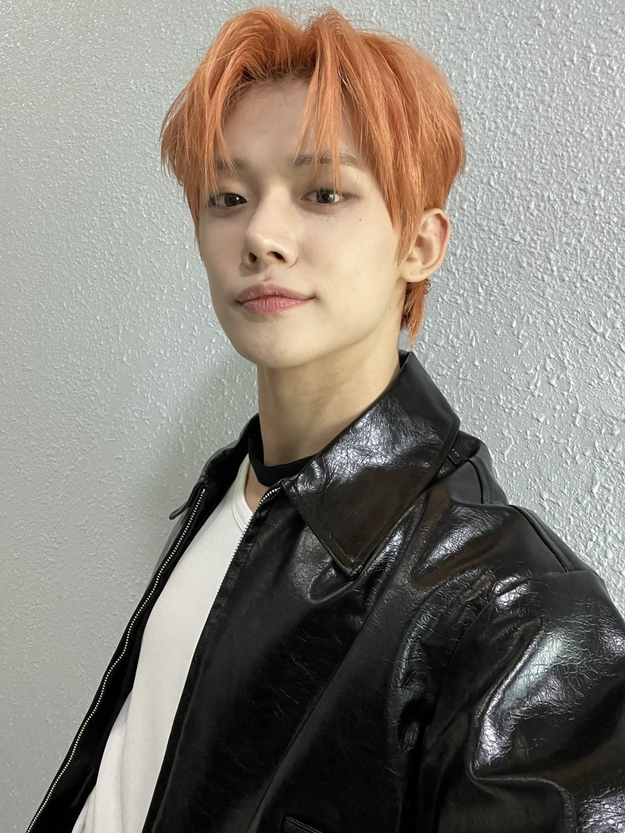 TXT_members's tweet image. 셀카 8장~