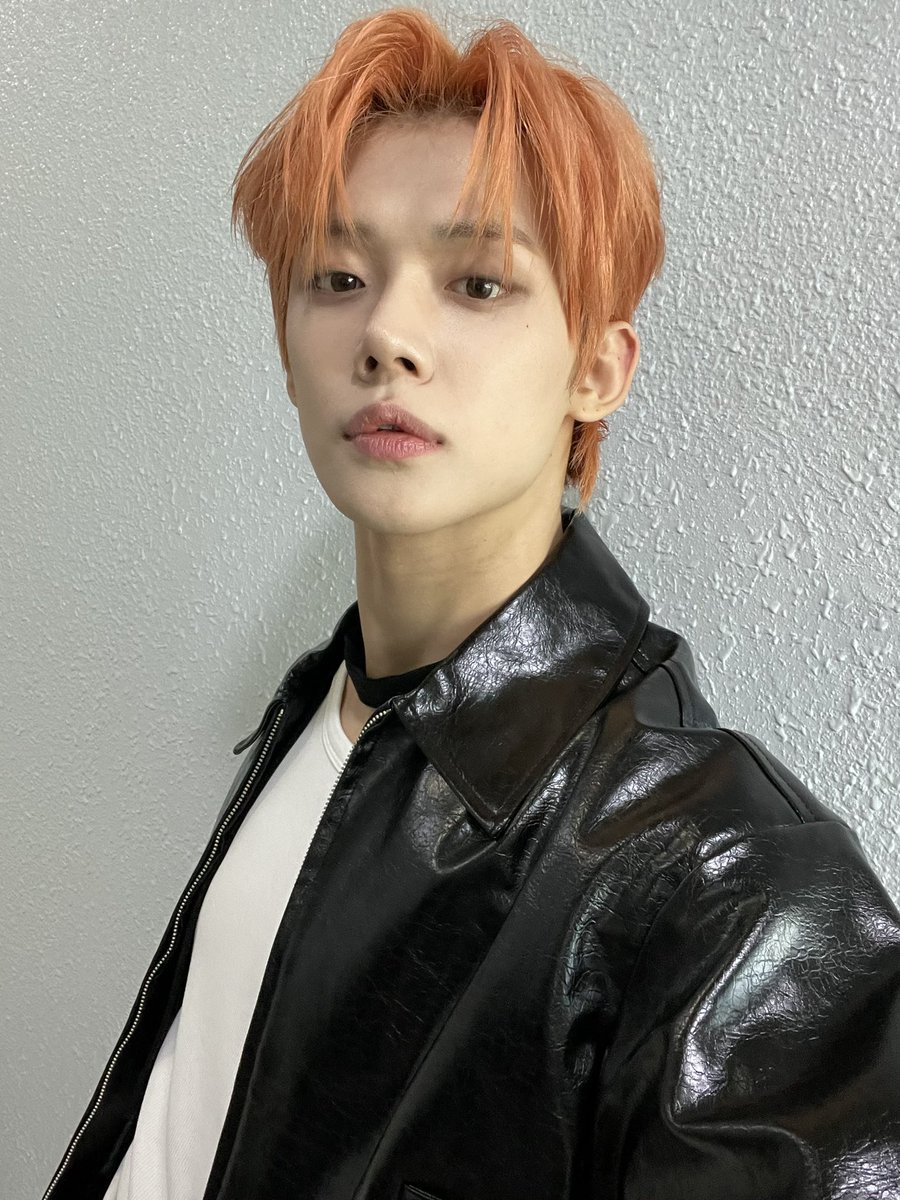 TXT_members's tweet image. 셀카 8장~