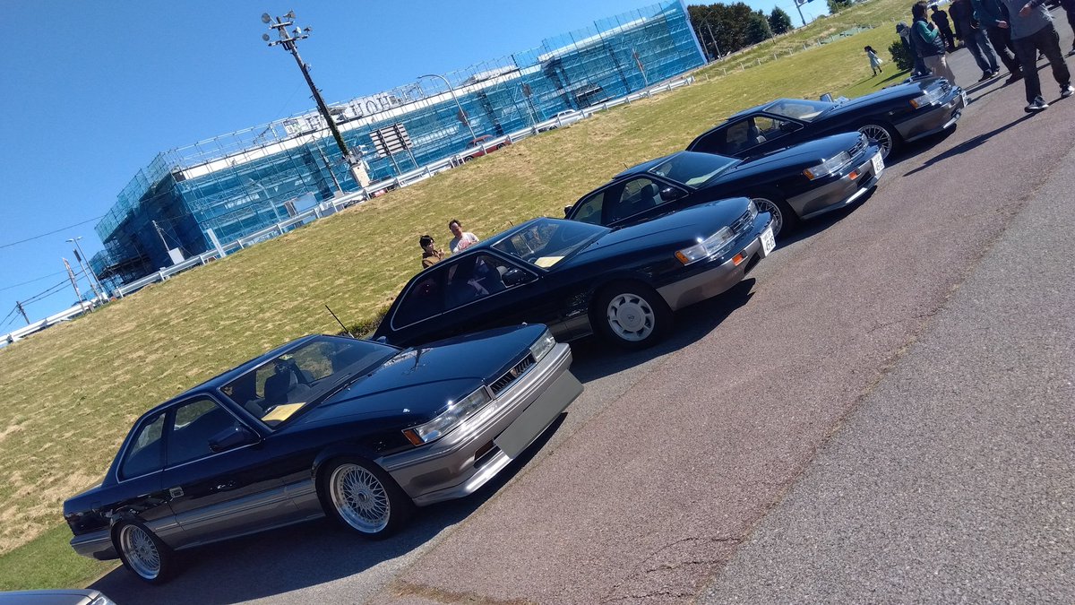 Masaki12340's tweet image. TTCM（クラシックカーヒストリックカーミーティング）に参加しました……が、予想より台数少なかった💦
けど出店は繁盛してました😄
#クラシックカーヒストリックカーミーティング
#TTCM 
#旧車
#クラシックカー
#群馬県