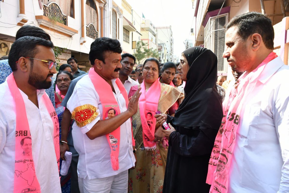 YadavTalasani's tweet photo. తెలంగాణలో బీఆర్‌ఎస్‌ హ్యాట్రిక్‌ ఖాయం.

అసెంబ్లీ ఎన్నికల ప్రచారంలో భాగంగా సనత్ నగర్ డివిజన్ లోని DNM కాలనీ, అశోక్ కాలనీ మరియు SRT క్వార్టర్స్ ప్రాంతాల్లో ఇంటింటి ప్రచారం నిర్వహించడం జరిగింది. #SanathnagarWithTalasani #SanathnagarWithBRS #TalasaniWithSanathnagar #VoteForCar #VoteForTalasani