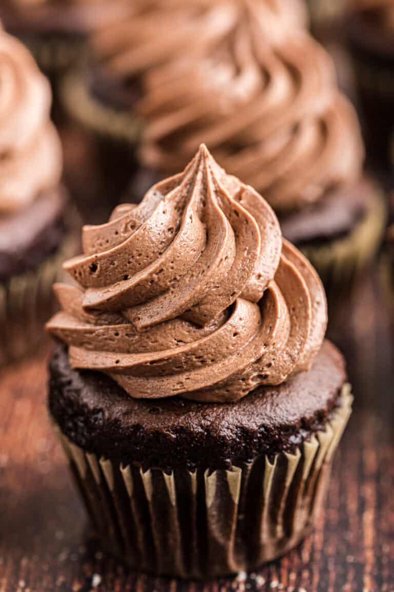DreamyTechGirl's tweet photo. Chocolate Buttercream Frosting!
recipe @ https://t.co/gXFsUvCILx https://t.co/hgYotxaajw