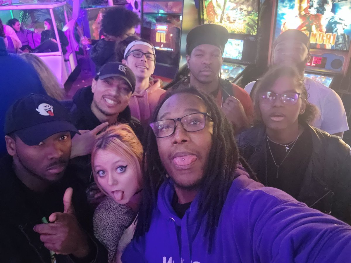 AFintastic's tweet photo. Best October of my life 💜 https://t.co/wZdv5gCo8U