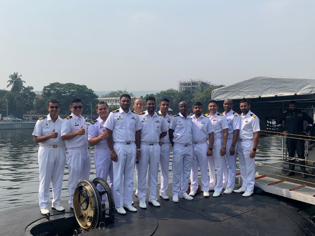 IN_ASW_School's tweet image. 11 Officers from FFCs undergoing Long ASW International Course visited @IN_HQENC  @IN_Satavahana.Trainees attended short capsule on Submarine Escape Training,visited INS Kamorta &amp;amp; Submarine INS Vagir. They also visited Submarine &amp;amp; Sea Harrier museum
#TrainingInProgress
@IN_HQSNC