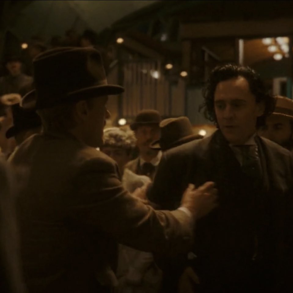 количеству драк за сегодняшний день буквально нет счету.
однако, два насущных вопроса.. 
первый, почему человеческие особи такие самонадеянные? 
второй, с каких пор мобиус не только одобряет насилие, но и сам настаивает на его участии?