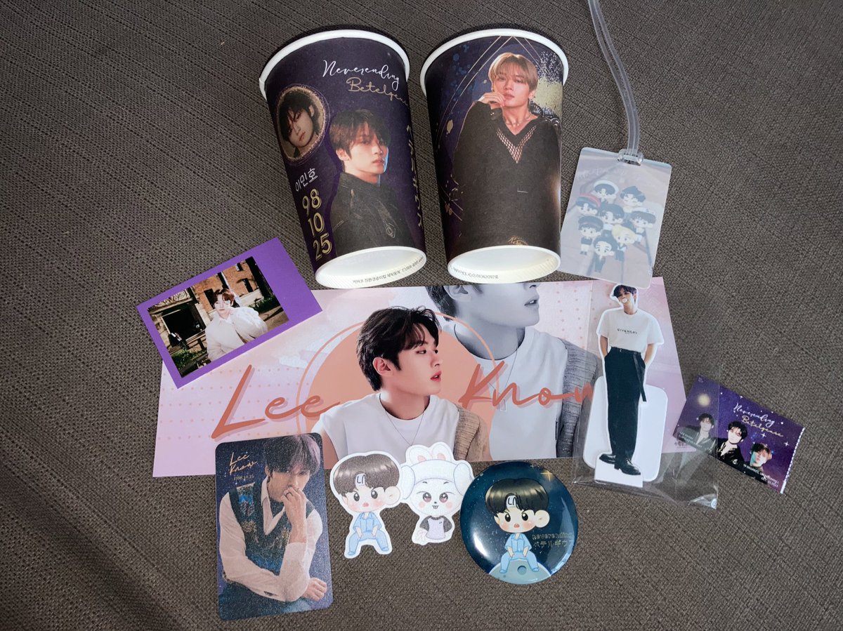 yeoboo20_'s tweet photo. Thank you once again @StayForSKZPH for organizing this event, gaganda ng freebies as always 🥰

Thank you din sa mga namigay ng freebies (2nd pic)  ❤��😘

#NeverendingBetelgeuse #OurSpecialStarLeeKnow #StrayKids #Leeknow https://t.co/7wU8vJhb0n