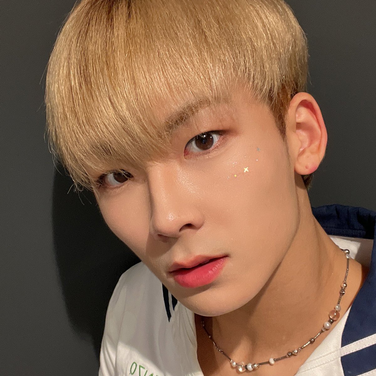 #승환

안뇽~~ 에이밍 잘 지내고 있어요??
가을이 사라졌나 봐요⭐️
ㅂ>여ㅕㅕㅕㅕㅕ여여여ㅕㅕㅕ름>ㄱㅇ>경어ㅕ여여ㅕ여ㅕㅕㅕㅕㅕㅕ울 
이네요! 따뜻하게 입구 다니고 감기걸리지 않게 조심해요❤️

#에이머스 #AIMERS #SEUNGHWAN