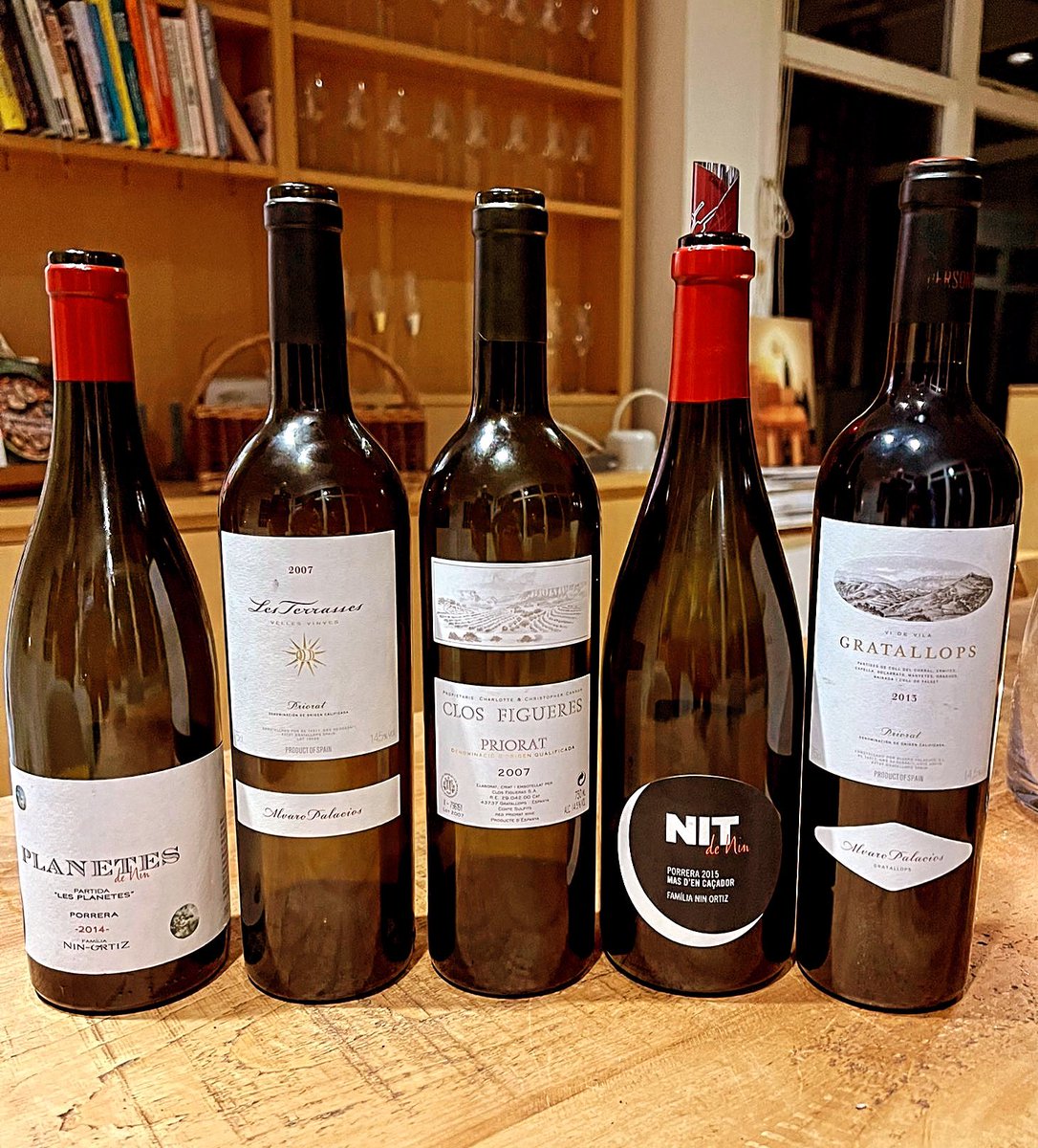A feast of #Priorat 🍷 on Friday night <a href="/closfigueras/">Clos Figueras</a> <a href="/doqpriorat/">DOQ Priorat</a> <a href="/CellerMasroig/">Celler Masroig</a> <a href="/CellerNinOrtiz/">Celler Nin Ortiz</a> <a href="/SJEvansMW/">Sarah Jane Evans MW</a> <a href="/WaudWines/">Waud Wines</a> <a href="/alvarosanzero/">Álvaro</a>