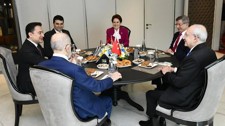 Drmlede's tweet photo. Çok fazla benzerlik görüyorum https://t.co/N90IDcr0LI